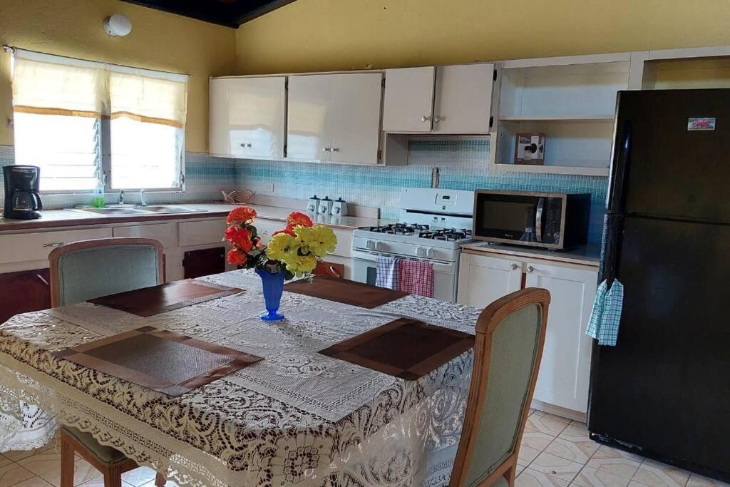 Conveniently Located, Quiet & Amp; Comfortable Christiansted Luaran gambar